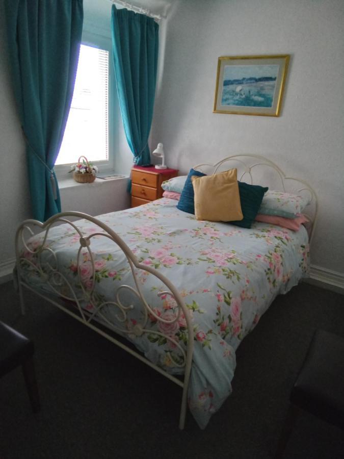 Applebys Guest House Holyhead Εξωτερικό φωτογραφία