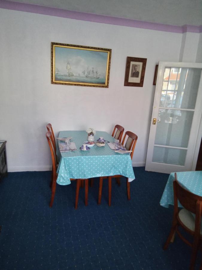 Applebys Guest House Holyhead Εξωτερικό φωτογραφία