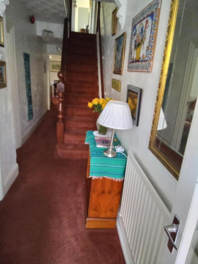 Applebys Guest House Holyhead Εξωτερικό φωτογραφία