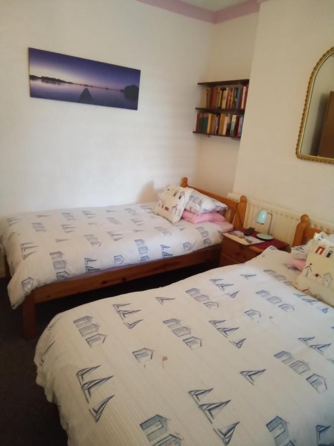 Applebys Guest House Holyhead Εξωτερικό φωτογραφία