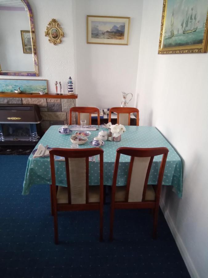 Applebys Guest House Holyhead Εξωτερικό φωτογραφία